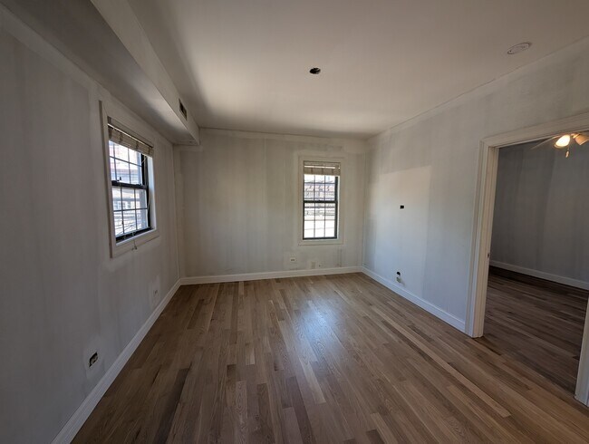 Building Photo - 1835 N Bissell St
