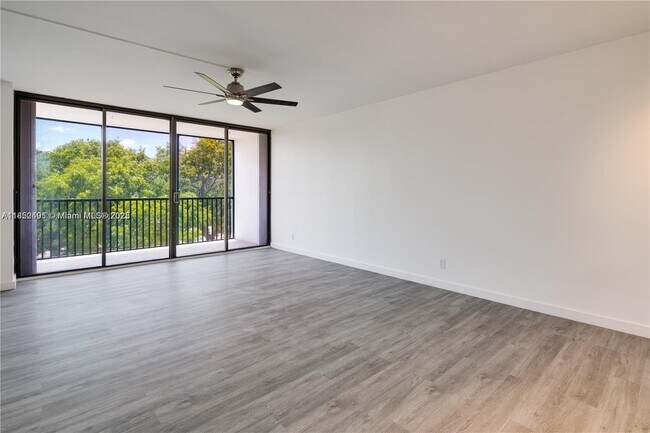 Building Photo - 3401 N Country Club Dr