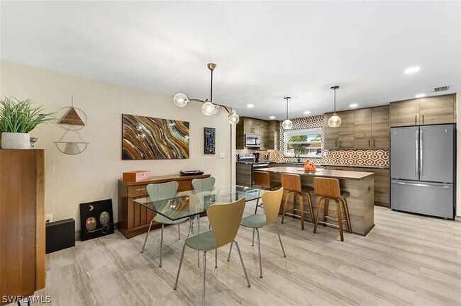 Building Photo - 2635 SE 18th Pl