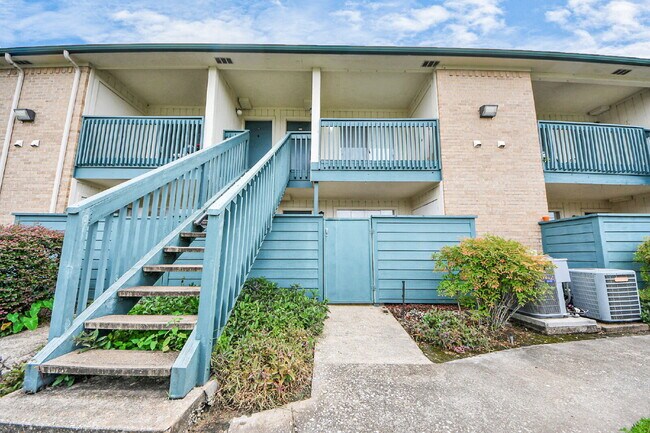 Building Photo - Welcome to Webster!