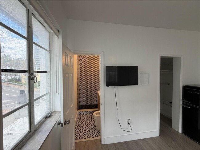 Building Photo - 301 86th St