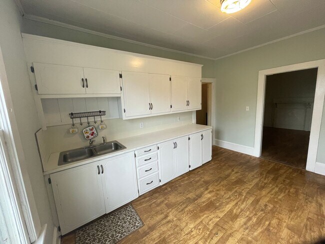 Building Photo - 3 bedroom 1 bathroom house in Shelby