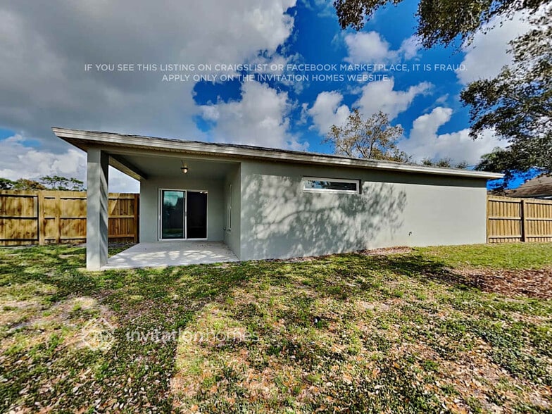 Building Photo - 598 SW Ester Ave
