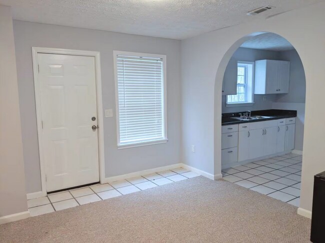 Building Photo - 2752 Mamie Ln