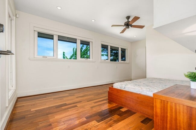 Building Photo - Beautiful Custom Built Home in Wailuku Heights, 2 Bed/3 Bath with Flex Room, Magnificent Ocean/Mo...