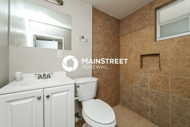 Building Photo - 3 Bedroom Pet-Friendly Home in Tampa, FL with Main Street Renewal