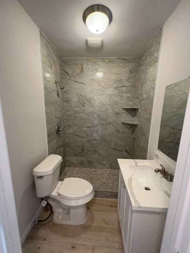 Building Photo - 1006 Studewood St