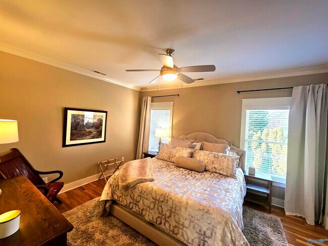 Building Photo - 3002 Brook Park Dr SE