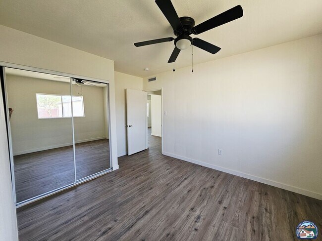 Building Photo - 807 Rose Ave