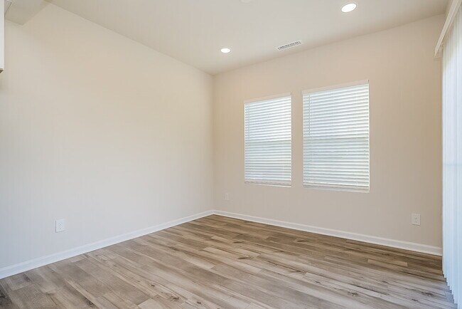 Building Photo - 1105 Orch Strm Dr