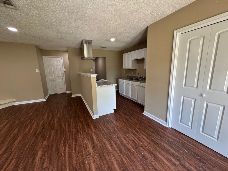 Building Photo - 17519 Poppy Trails Ln