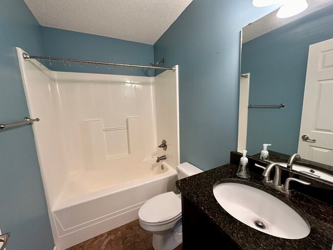 Building Photo - 3920 Cantle Dr