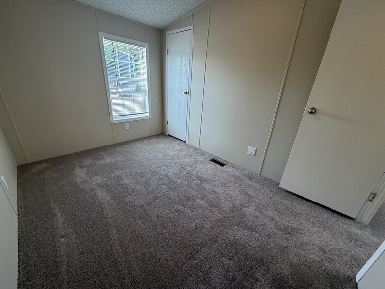 Building Photo - 38010 St Tropez Dr