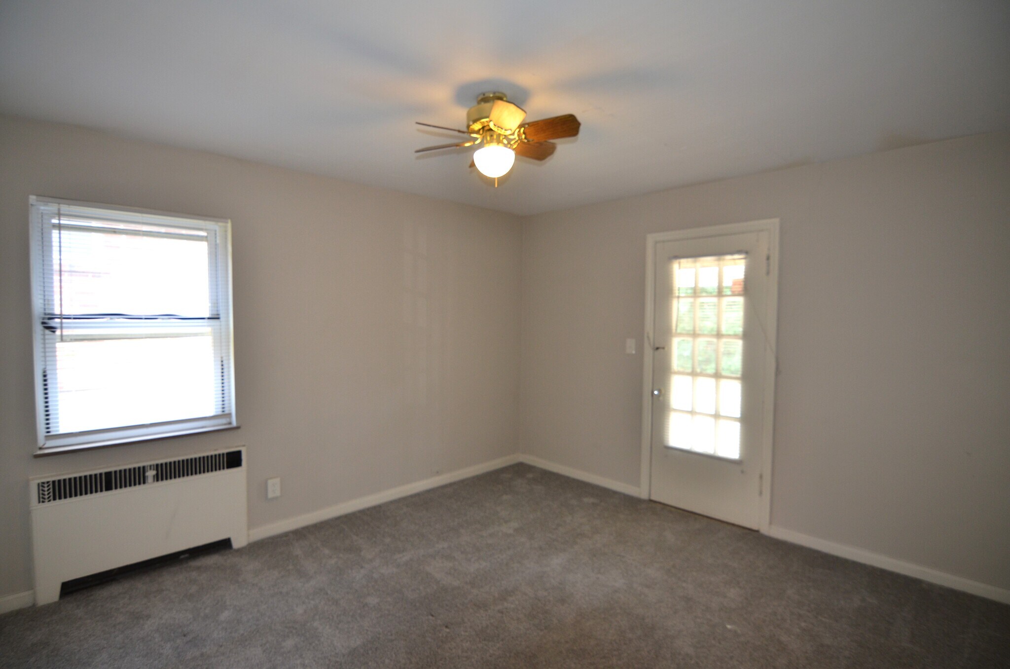 Building Photo - 5840 Ridge Ave