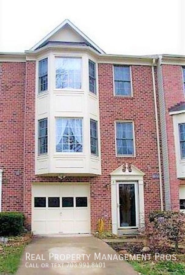 Building Photo - 607 Twin Brook Ln