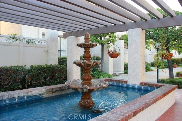 Building Photo - 848 W Huntington Dr