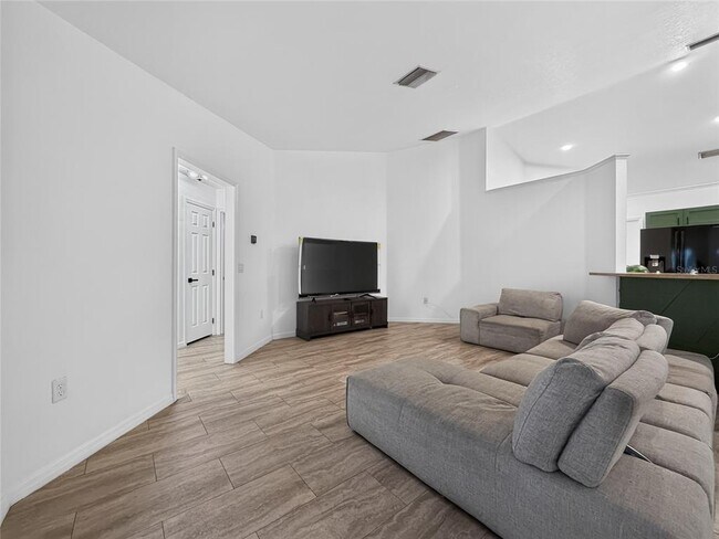 Building Photo - 13405 SW 86th Ave