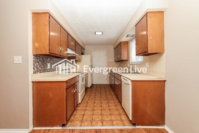 Building Photo - 755 Ellsworth Dr