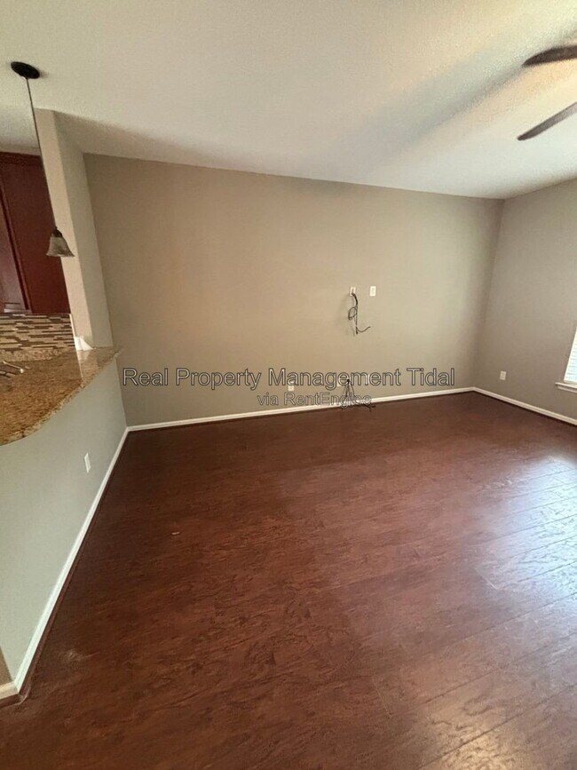 Building Photo - 257 Carnelian St