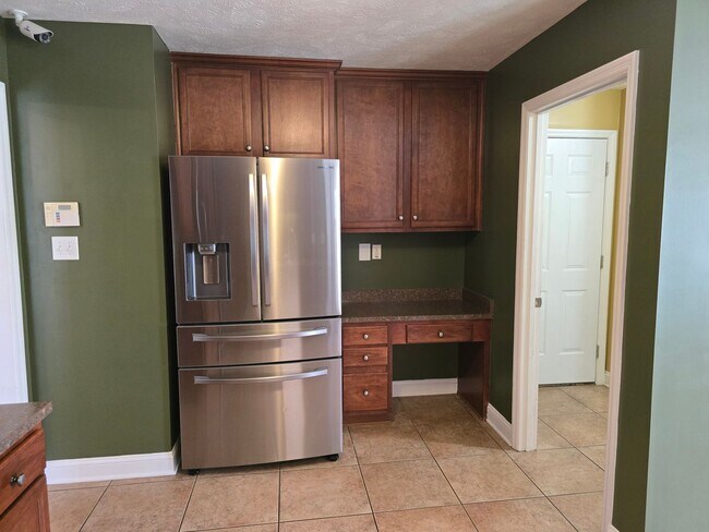 Building Photo - NEW LISTING!!!!!