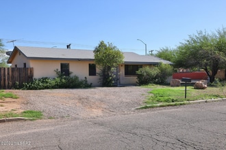 Building Photo - 1304 E Copper St