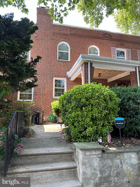 Building Photo - 3323 Tilden St