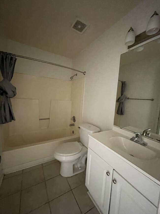 Building Photo - 4514 Bonnell Dr NW