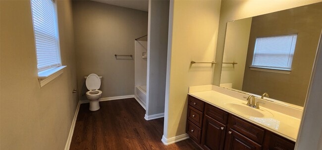 Building Photo - 20 Louisiana St