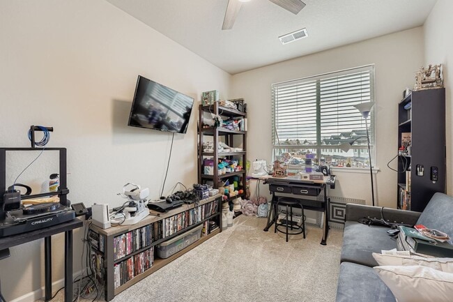 Building Photo - Beautiful two-story luxury townhome in highly sought after Belleview Place. Like new!