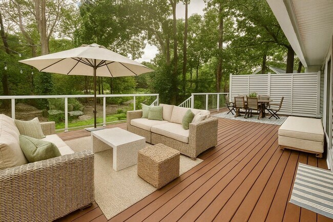 Building Photo - Beautiful Waterfront home with private dock