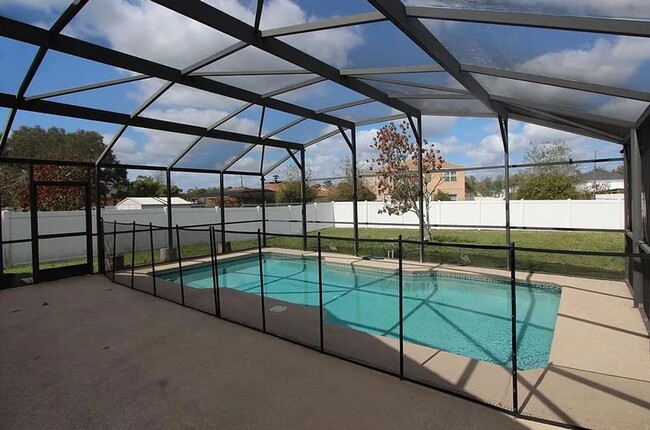 Building Photo - Beautiful 3 Bed and 2 Bath POOL HOME in Ki...