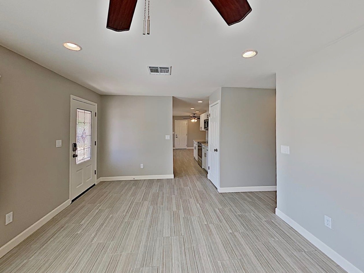 Building Photo - 420 E Tulane Dr