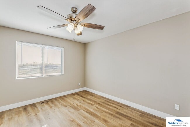 Building Photo - Newer 4 bedroom, 2.5 bath duplex NE Wichita