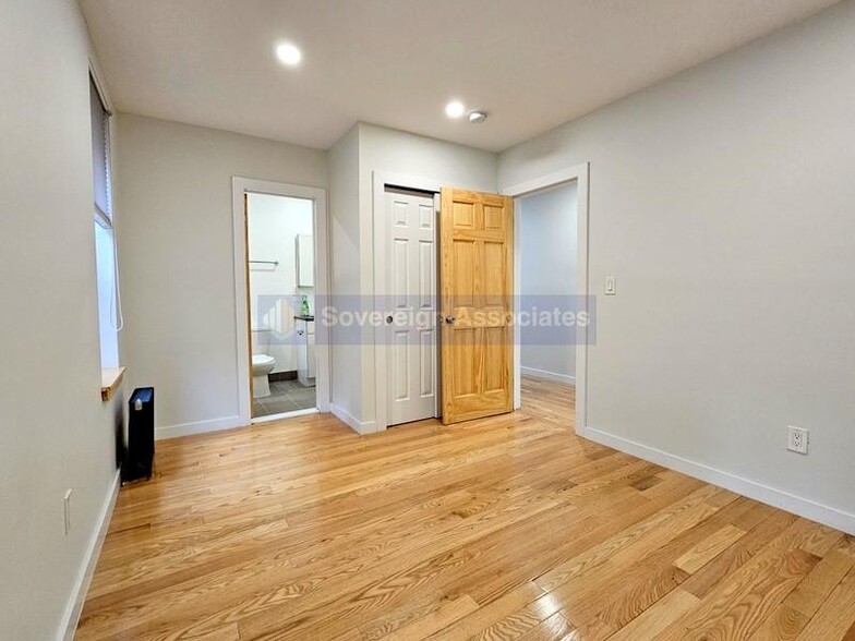 Building Photo - 707 W 171st St