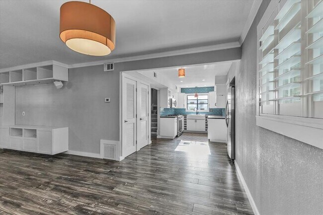 Building Photo - 8604 Brookfield Dr