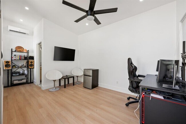 Building Photo - 1403 Palo Duro Rd