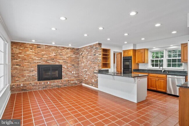 Building Photo - 7732 Canal Ct