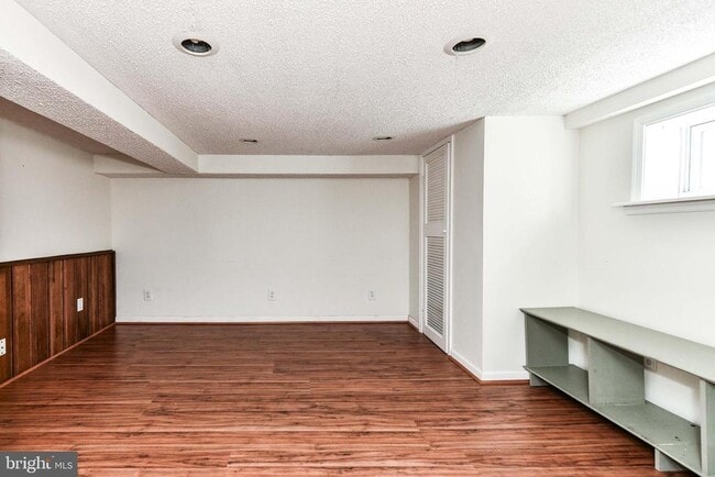 Building Photo - 419 S Barton St