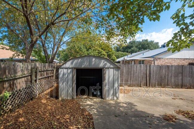 Building Photo - 2907 Kathleen Ln