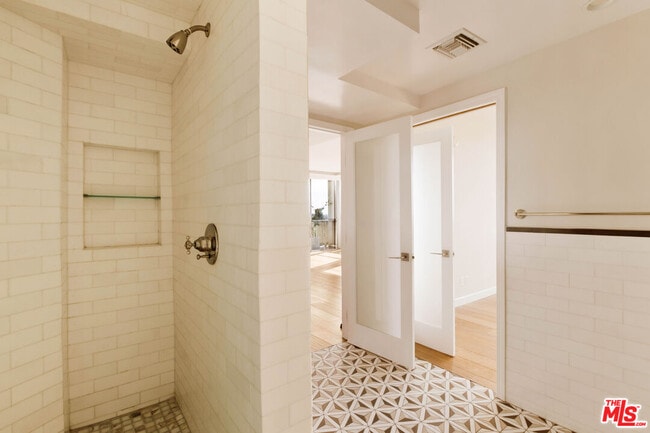 Building Photo - 4411 Los Feliz Blvd