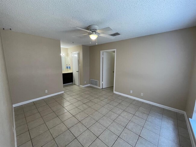 Building Photo - 318 W William Cannon Dr