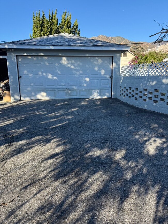 Building Photo - 1803 N Allen Ave