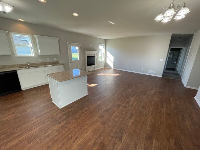 Building Photo - 2620 S Claremont Dr