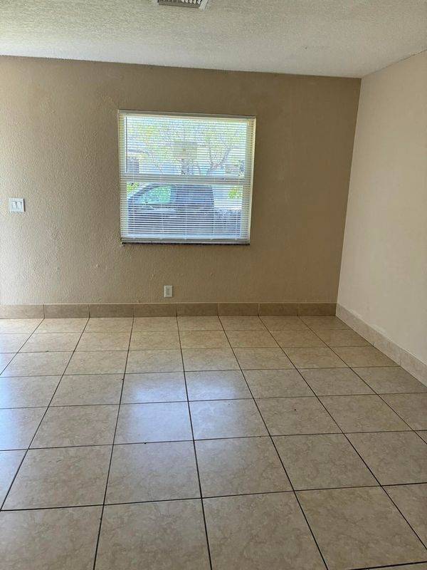 Building Photo - 1420 Barton Rd