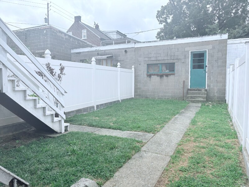 Building Photo - 734 W Gordon St