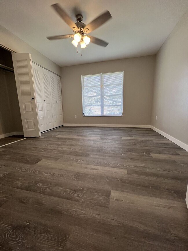 Building Photo - Annual** 55+ Years Old Required ** Recently Renovated ** 1 Bedroom / 1 Bath - Cambridge House - $...