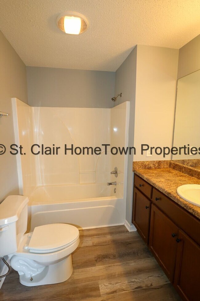 Building Photo - Totally Remodeled Tri-Plex in Lincoln School System