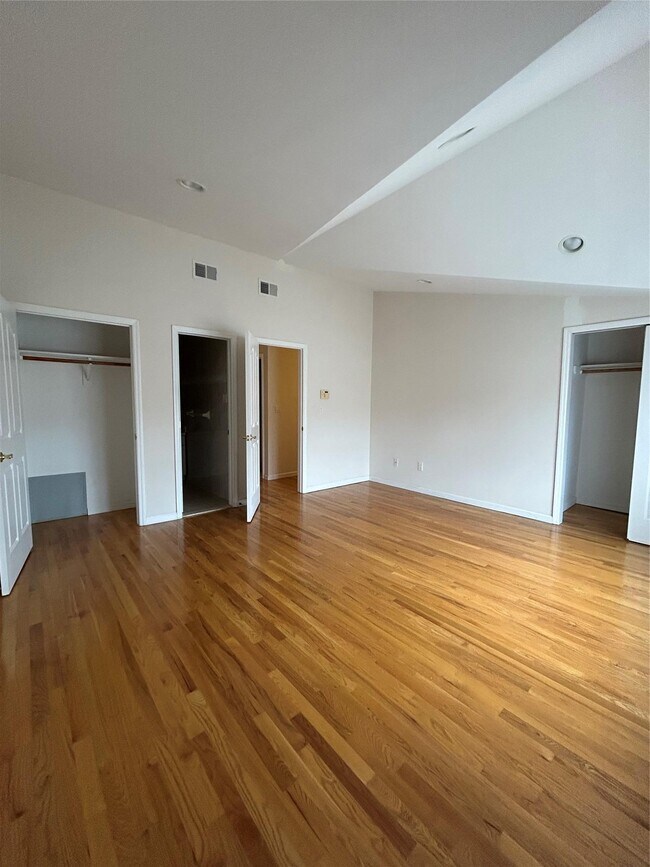 Building Photo - 114-29 Dalian Ct