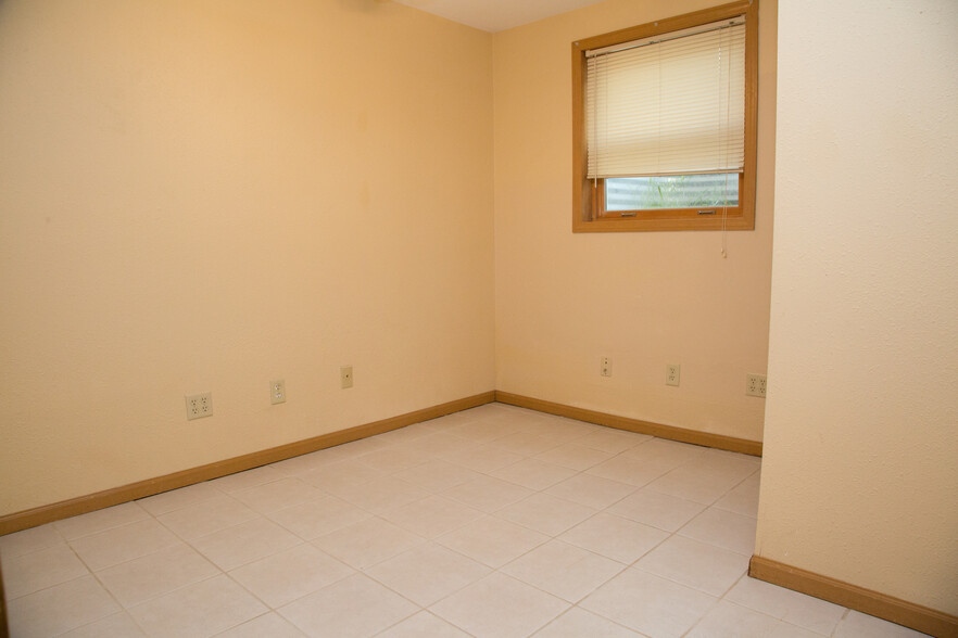 Lower level room #2 - 2079 Hummingbird Dr