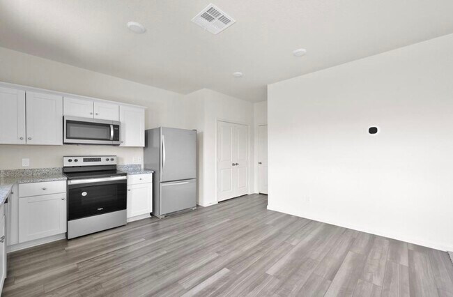 Building Photo - 14882 Calderon Dr